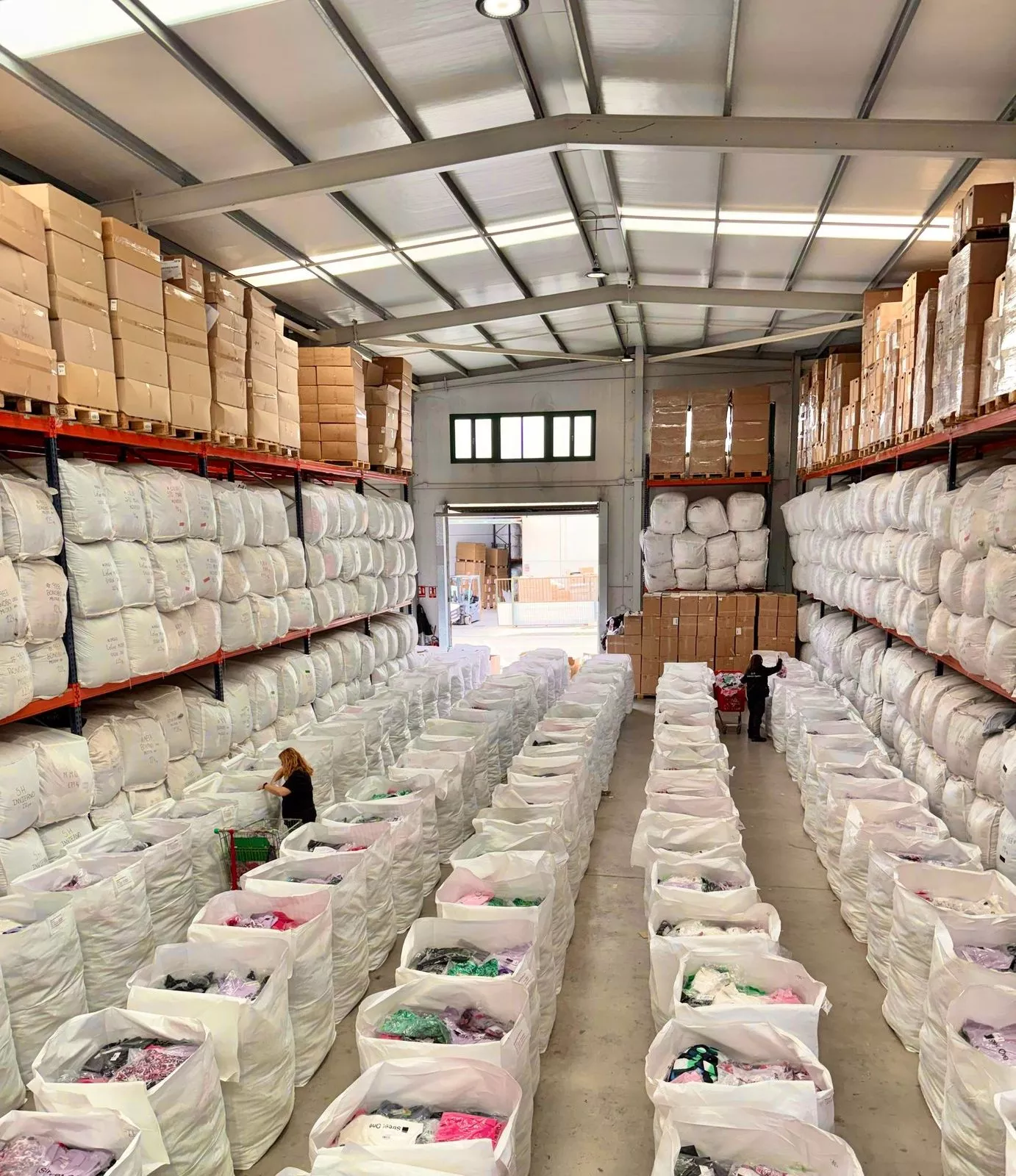 Компания Cosmos Textil - крупный дистрибьютор стоковой одежды, - Изображение #1, Объявление #1748133