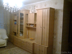 Продам стенку мебельную, цвет бук, производство Россия, 2 года,  длина 3 м. 30см - Изображение #1, Объявление #259160