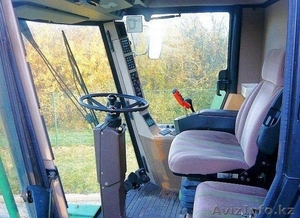 Зерноуборочный комбайн John Deere 2258