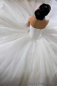 Красивое счастливое свадебное платье - Изображение #1, Объявление #726075