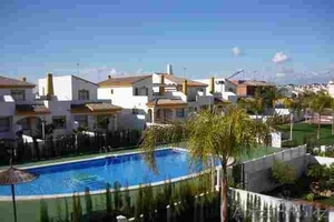 Недвижимость в Испании, Новый таунхаус рядом с пляжем в Торре де ла Орадада - Изображение #3, Объявление #1006944