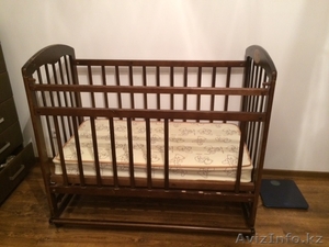 Продается детская деревянная кровать фирмы "Наша мама" - Изображение #1, Объявление #1023236