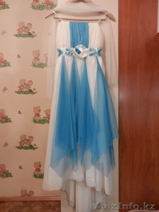 Платье белое с голубыми ставками - Изображение #1, Объявление #1063974