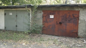Гаражи капитальные,  2 шт рядом,  ,  ул. Пичугина