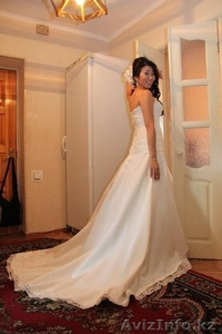 Продам свадебное платье с атласным шлейфом - Изображение #1, Объявление #1504166