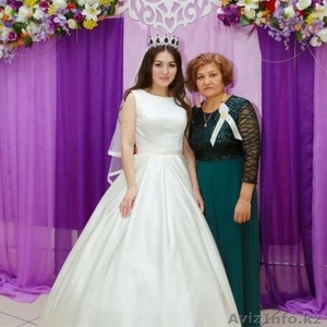 Шикарное атласное свадебное платье Rosa Clarа