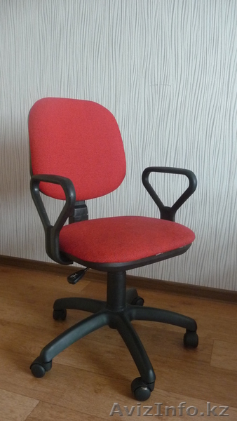 Продам офисное кресло на колесиках красного цвета - Изображение #3, Объявление #304247