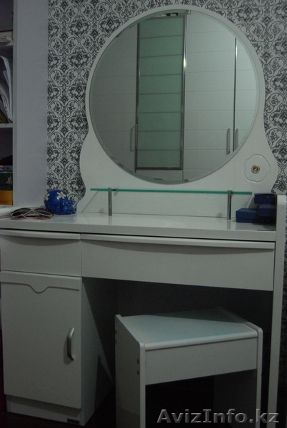 продам белый спальный гарнитур. торг уместен. в идеальном состоянии.  - Изображение #3, Объявление #919308