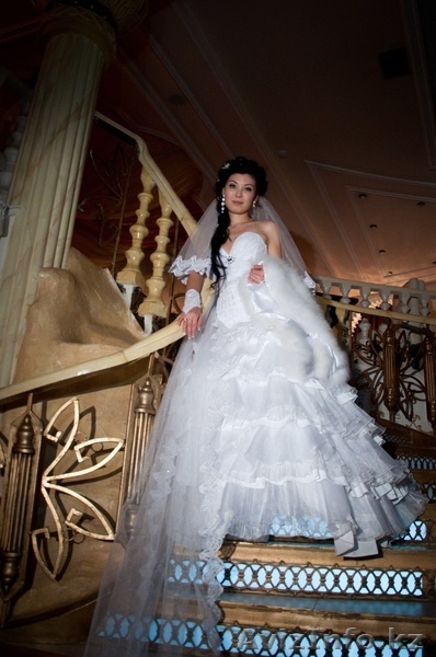 Продам шикарное свадебное платье от модного дизайнера Оксана Муха - Изображение #1, Объявление #1011975